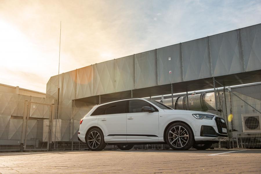  Audi Q7 50 TDI Quattro S-Line (4M) 2019 года  (WW) (фото 7 из 40)